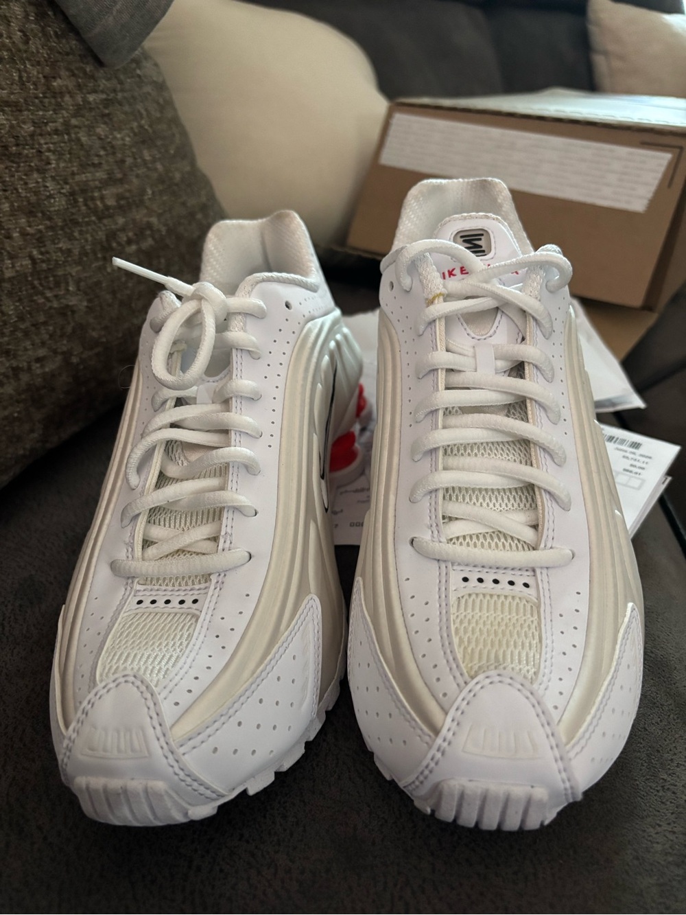 Nike shox white and Light Beige Women's Athletic Shoes.size 7 but will fit 6.5 - Picture 5 of 5